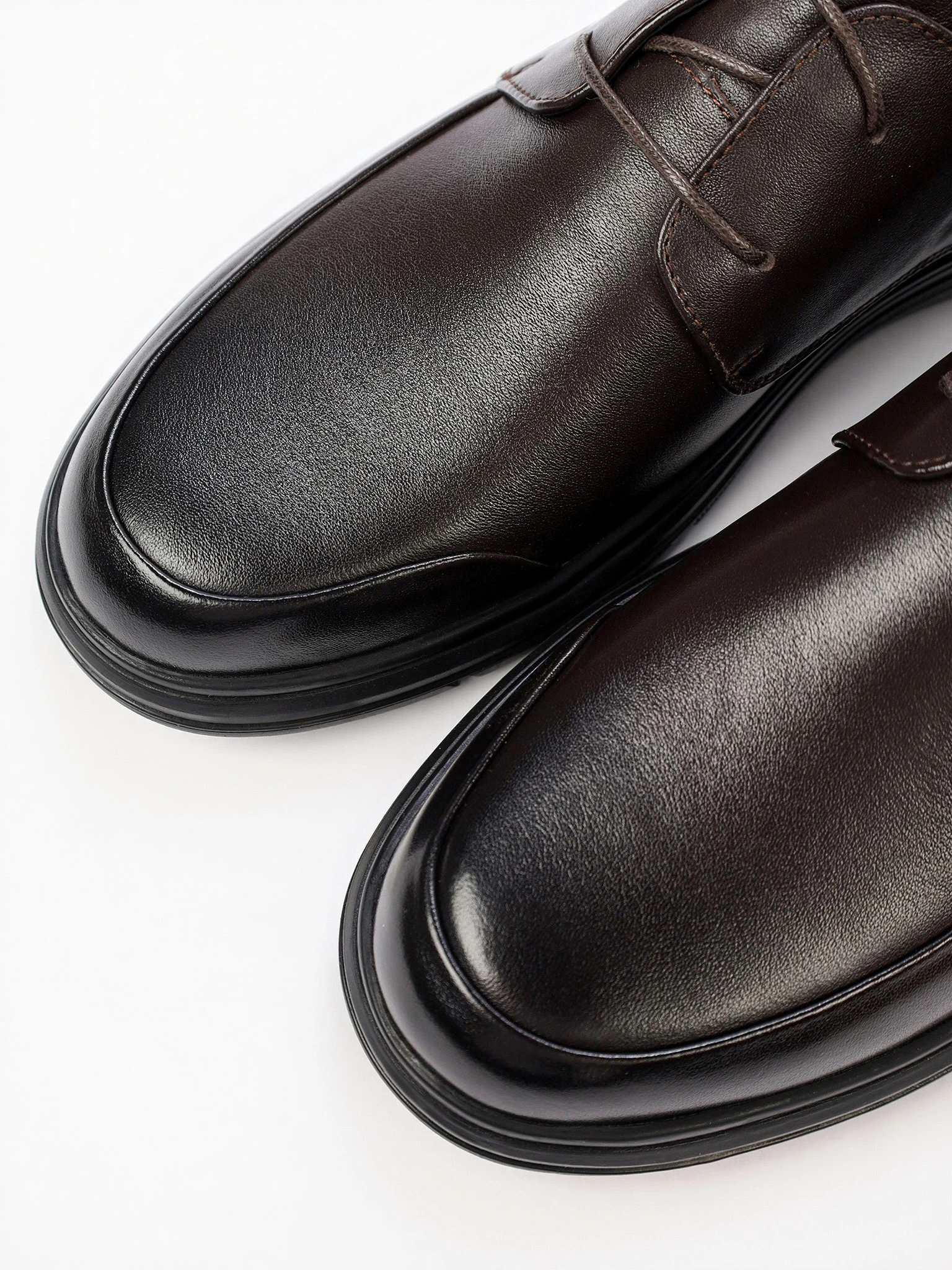 Туфли-дерби коричневого цвета со шнуровкой